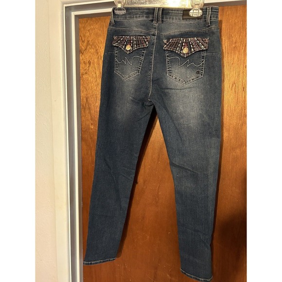 NWT Thorn Women Low Rise Curvy Fit Embroidered Back Pocket Denim Size 6 29 Jeans - Picture 3 of 3